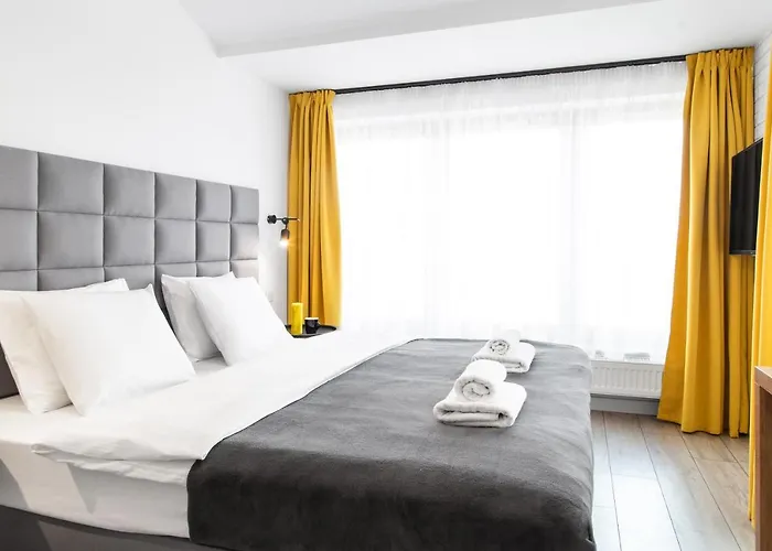 HOUSEHOST : Ul. Miodowa 42/42b
